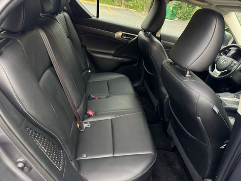 Used 2015 Lexus CT 200h w/ Navigation Package FWD image 19
