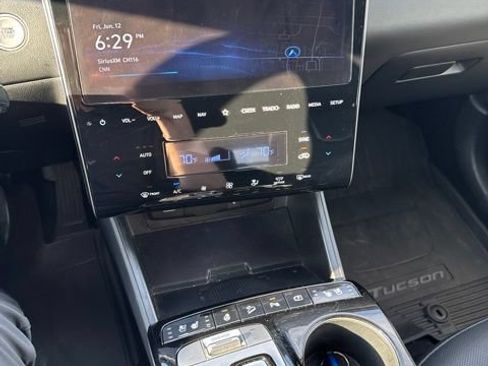 Used 2024 Hyundai Tucson Limited AWD/4WD image 2