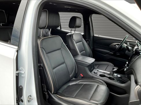 Used 2023 Chevrolet Traverse Premier FWD image 27