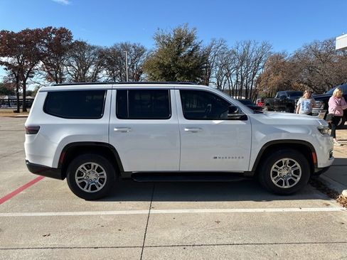 Used 2023 Jeep Wagoneer 4WD image 15