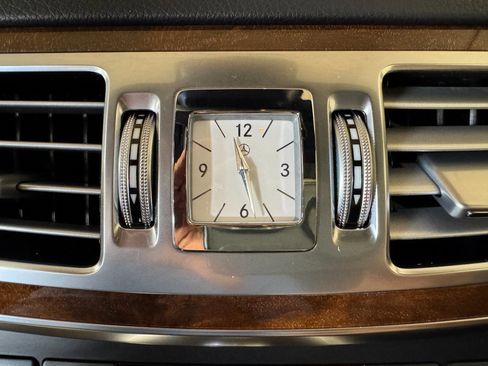 Used 2014 Mercedes-Benz E 350 4MATIC Sedan image 37