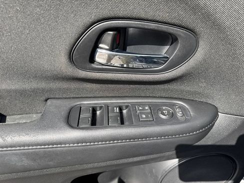 Used 2022 Honda HR-V LX image 12