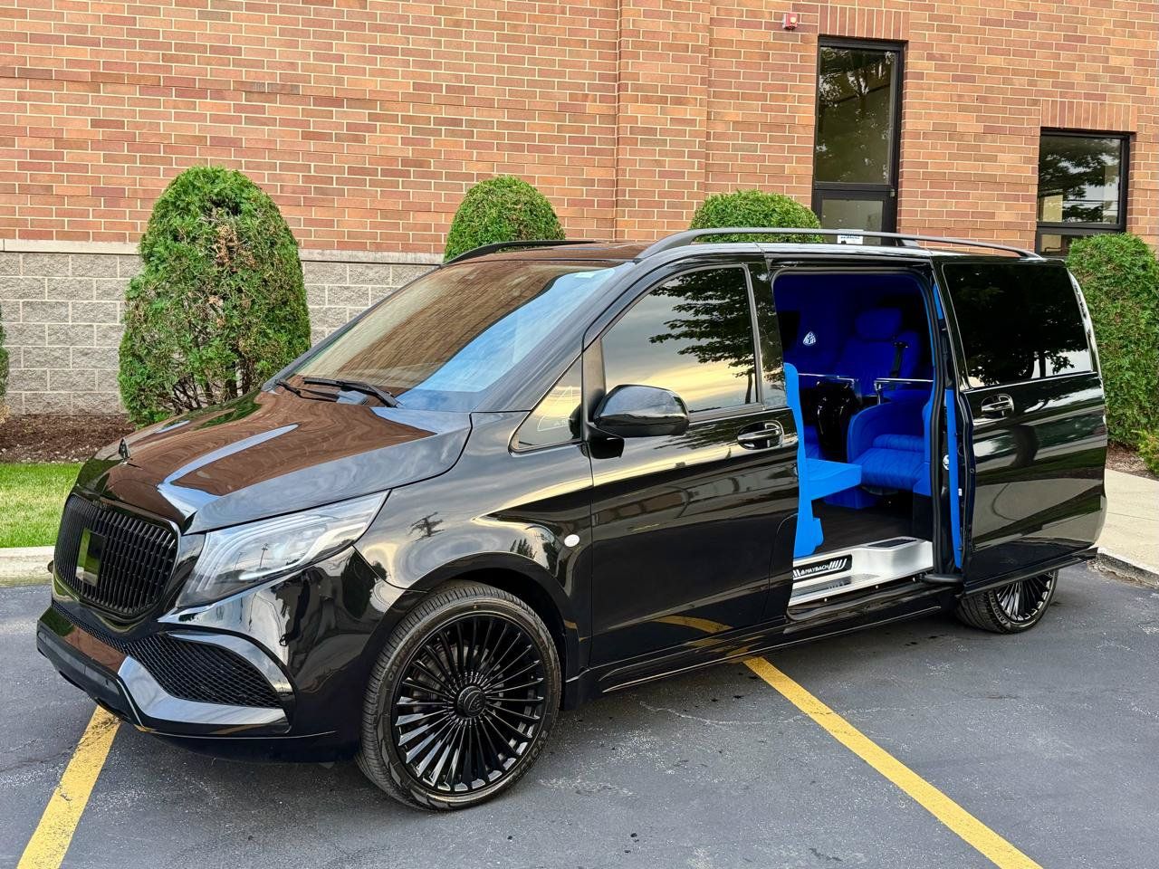Used 2021 Mercedes-Benz Metris Passenger image 2