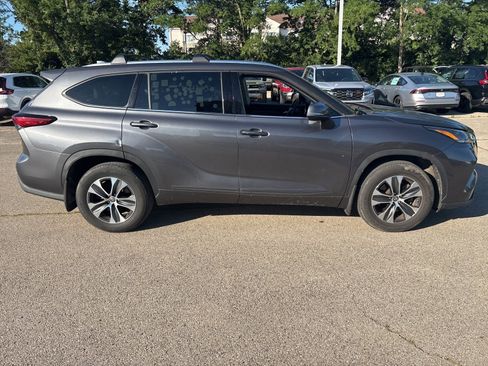 Used 2021 Toyota Highlander XLE FWD image 23