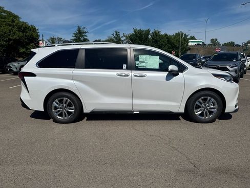 New 2026 Toyota Sienna Limited AWD/4WD image 8