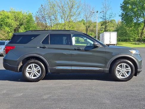 Used 2022 Ford Explorer XLT w/ Equipment Group 202A AWD/4WD image 10