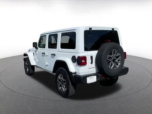 Used 2025 Jeep Wrangler Sahara image 10