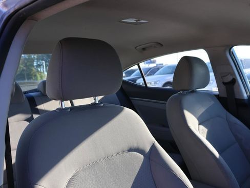 Used 2017 Hyundai Elantra SE image 12