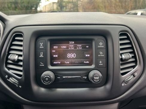 Used 2018 Jeep Compass Latitude image 22