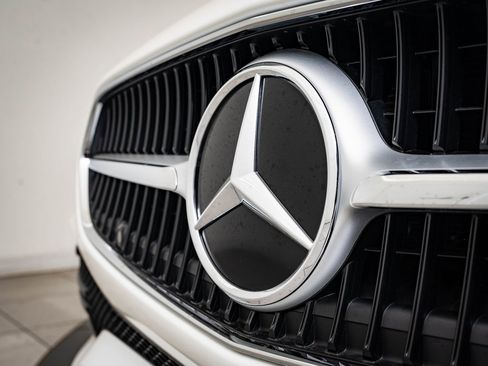 Used 2025 Mercedes-Benz C 300 4MATIC Sedan image 3