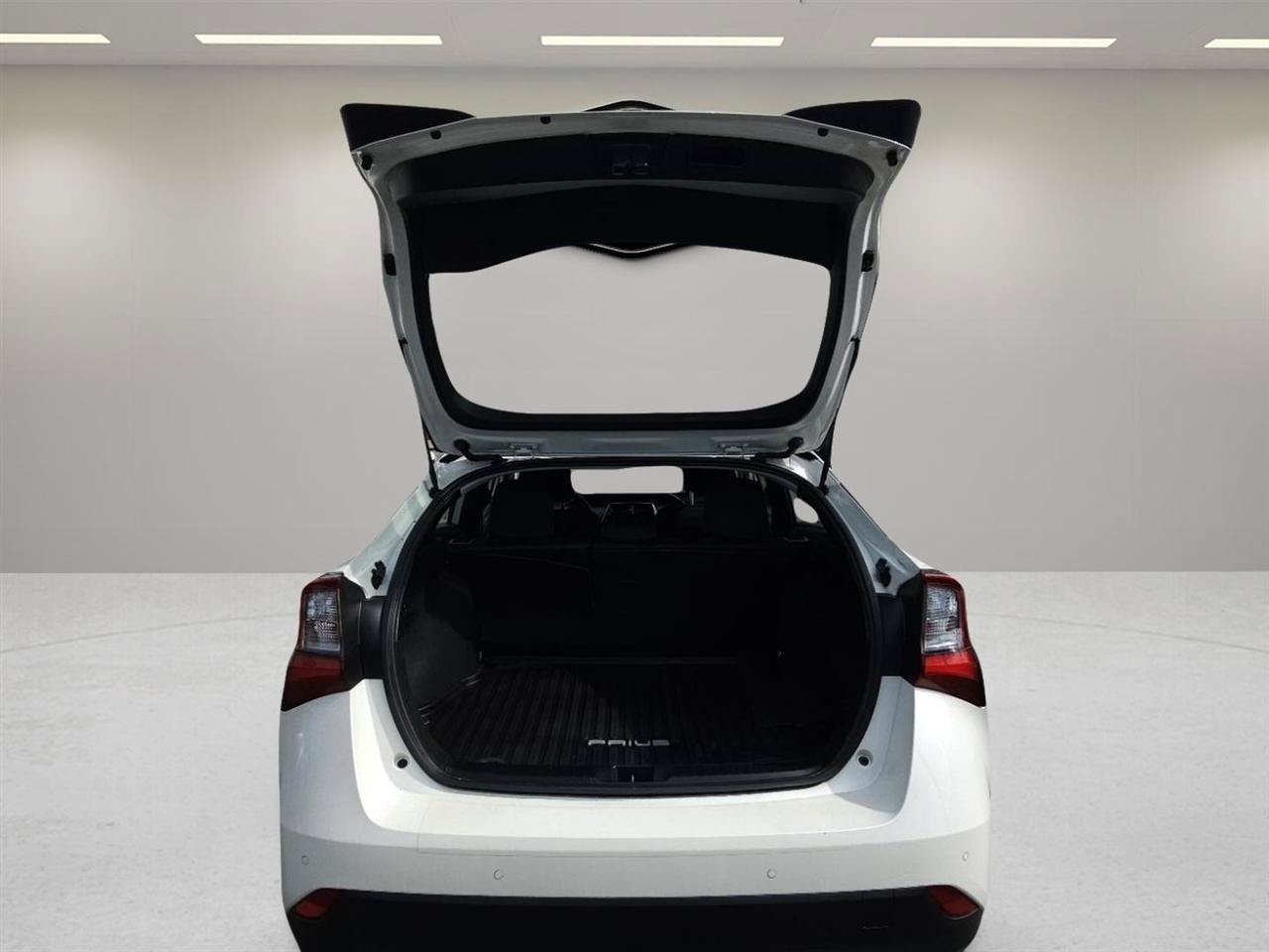 Used 2019 Toyota Prius LE FWD image 29