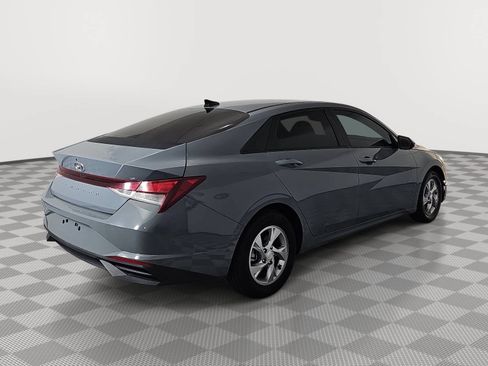 Used 2021 Hyundai Elantra SE FWD image 8