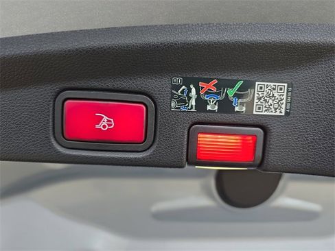 Used 2023 Mercedes-Benz E 450 4MATIC Cabriolet image 16