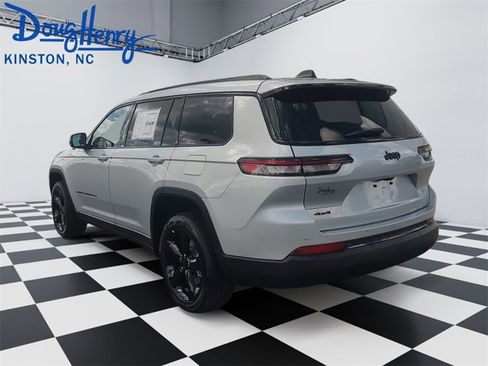 New 2025 Jeep Grand Cherokee L Laredo image 3