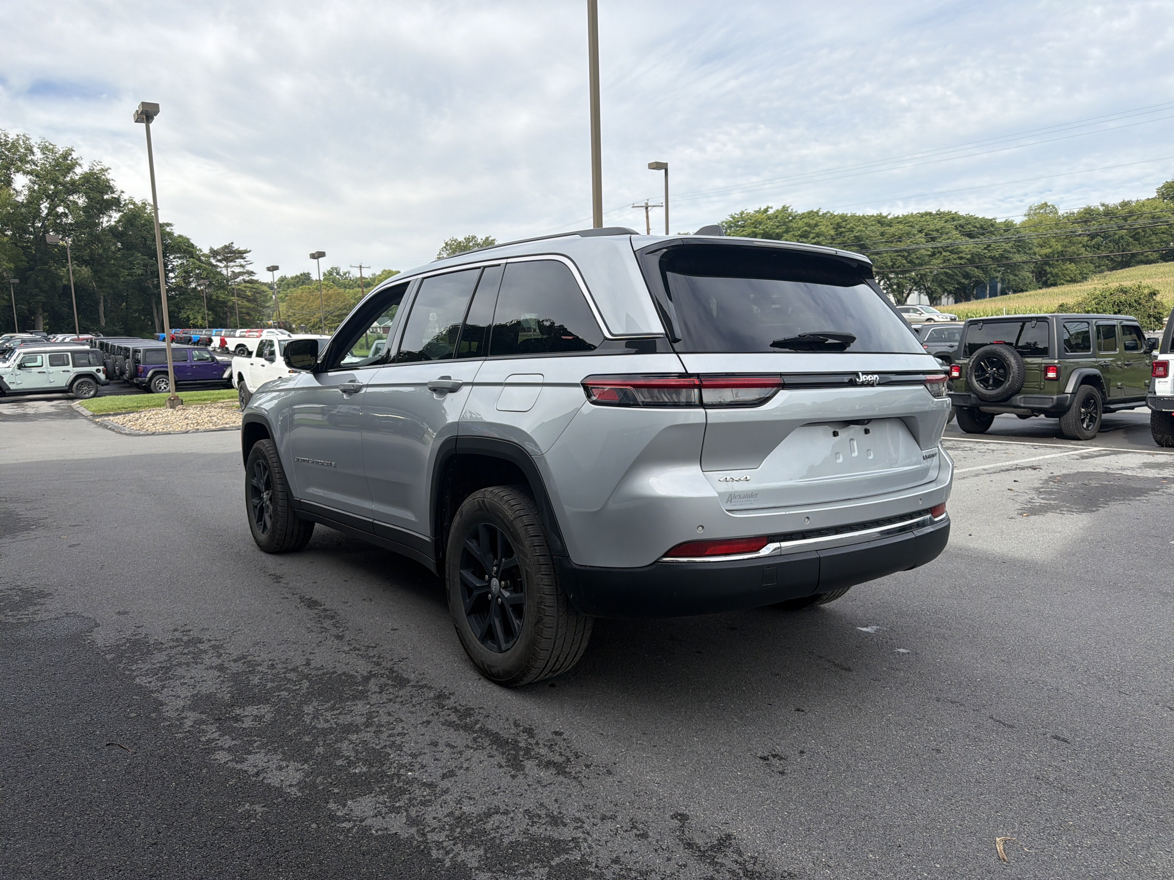 Used 2022 Jeep Grand Cherokee Limited AWD/4WD image 6