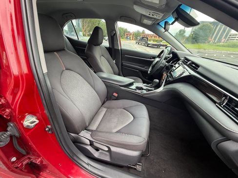 Used 2019 Toyota Camry LE FWD image 37