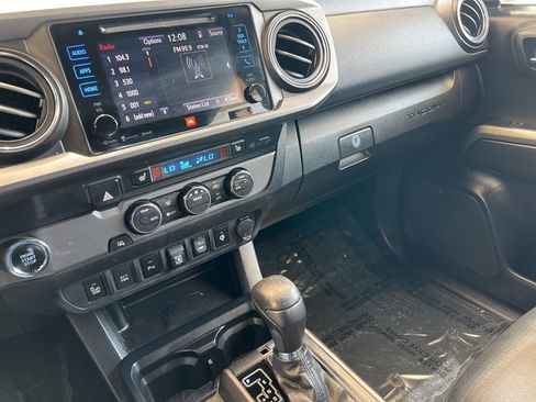 Used 2019 Toyota Tacoma TRD Sport image 18