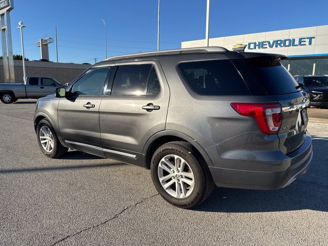 Used 2016 Ford Explorer XLT w/ Equipment Group 202A FWD image 3