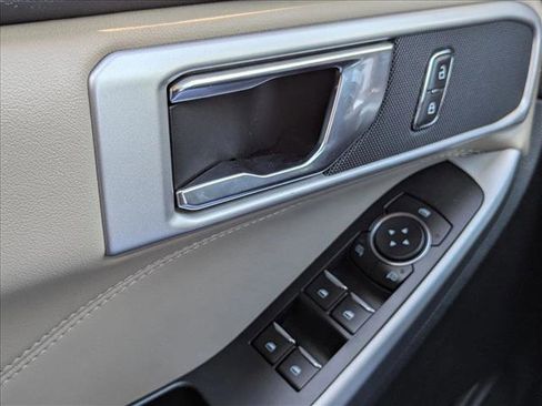 Used 2021 Ford Explorer XLT image 14