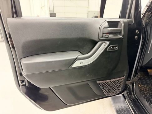 Used 2016 Jeep Wrangler Unlimited Sahara image 19