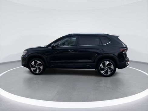 Used 2025 Volkswagen Taos SE AWD/4WD image 5