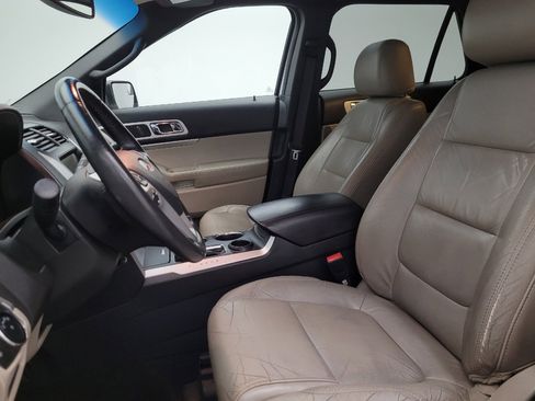 Used 2014 Ford Explorer XLT w/ Equipment Group 202A FWD image 17
