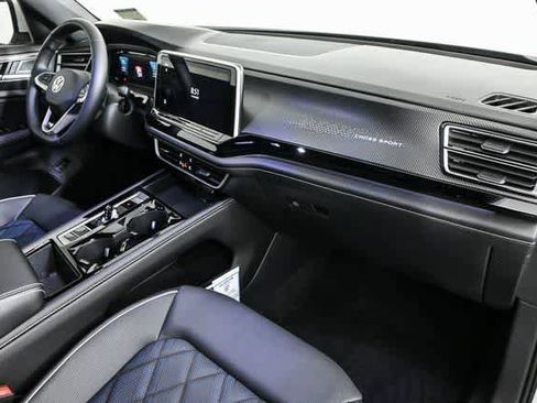 New 2026 Volkswagen Atlas Cross Sport SEL Premium R-Line image 26