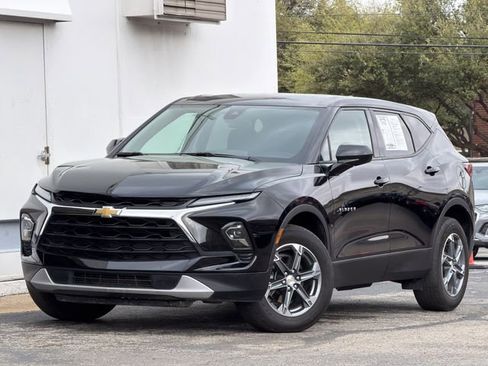 Used 2025 Chevrolet Blazer LT image 2