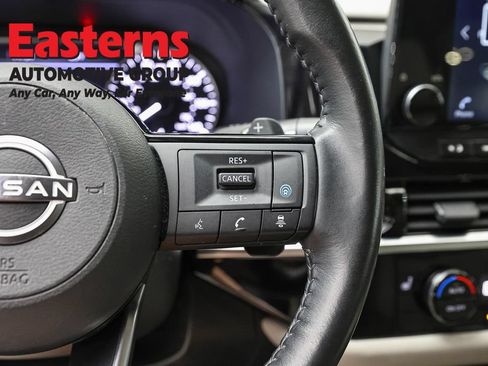 Used 2022 Nissan Pathfinder SL AWD/4WD image 15