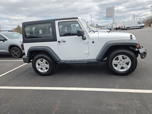 Used 2015 Jeep Wrangler Sport w/ Quick Order Package 24S AWD/4WD image 21