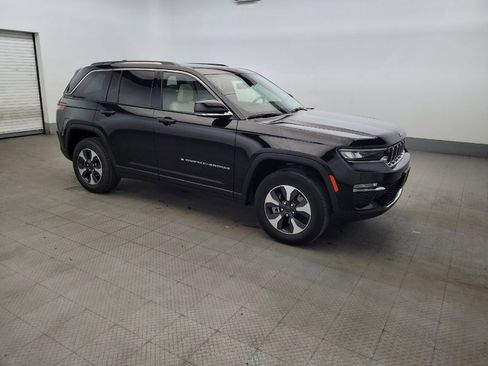 Used 2022 Jeep Grand Cherokee Limited 4xe w/ Luxury Tech Group II AWD/4WD image 11