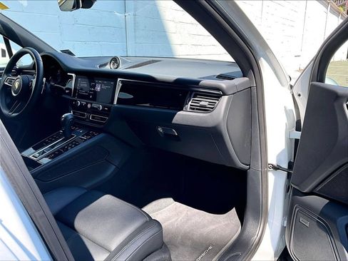 Certified 2026 Porsche Macan AWD/4WD image 19