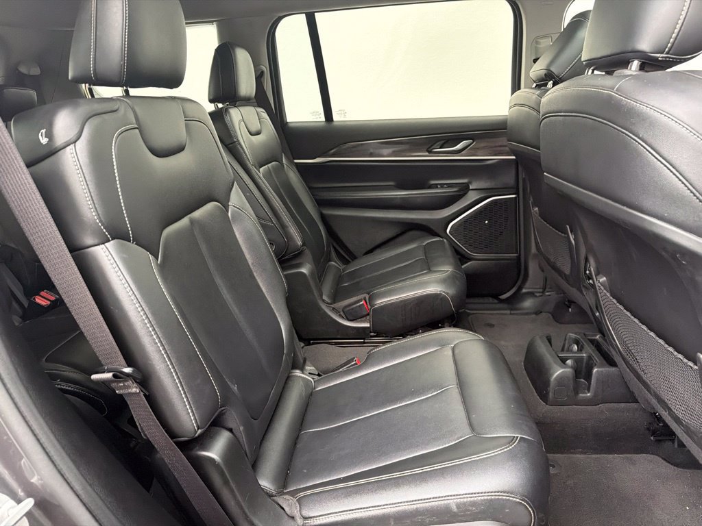 Used 2022 Jeep Grand Cherokee L Limited AWD/4WD image 22