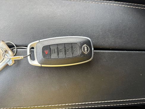 Used 2025 Nissan Rogue SV FWD image 21