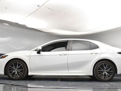 Used 2021 Toyota Camry SE image 34