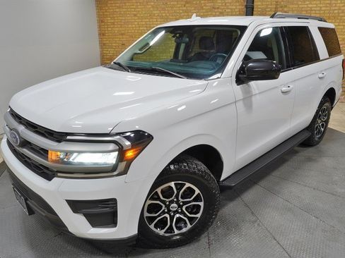 Used 2024 Ford Expedition XL AWD/4WD image 2