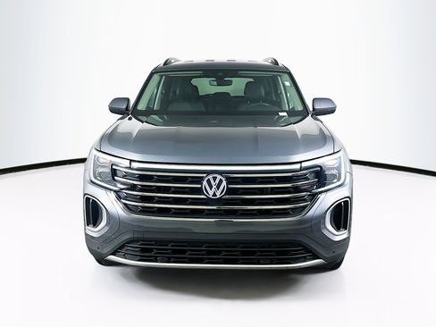 Used 2025 Volkswagen Atlas SE image 2