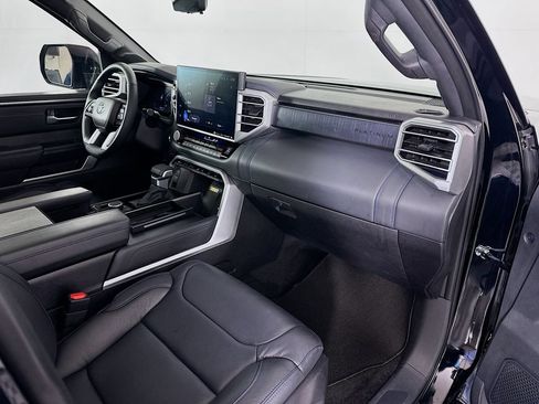Used 2024 Toyota Sequoia Platinum AWD/4WD image 31