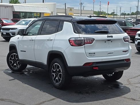 Used 2025 Jeep Compass Trailhawk AWD/4WD image 50