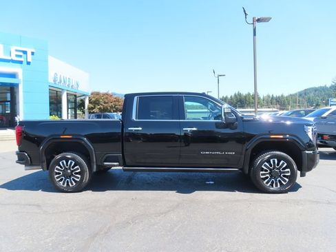 Used 2024 GMC Sierra 3500 Denali Ultimate AWD/4WD image 10