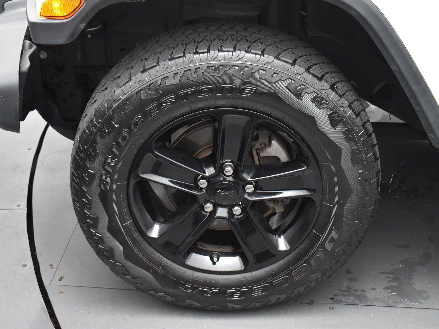 Used 2020 Jeep Wrangler Unlimited Sahara AWD/4WD image 27