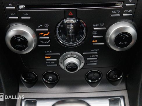 Used 2011 Aston Martin V12 Vantage Coupe image 32