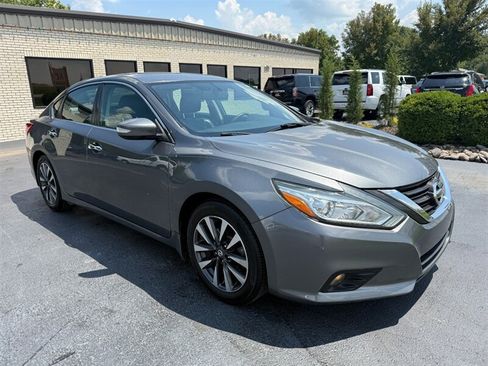Used 2016 Nissan Altima 2.5 SL w/ 2.5 Technology Package FWD image 5