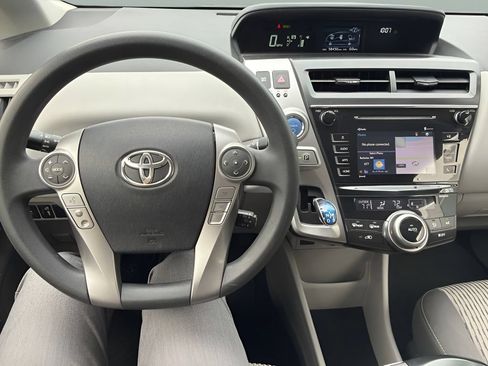 Used 2015 Toyota Prius V Three FWD image 11