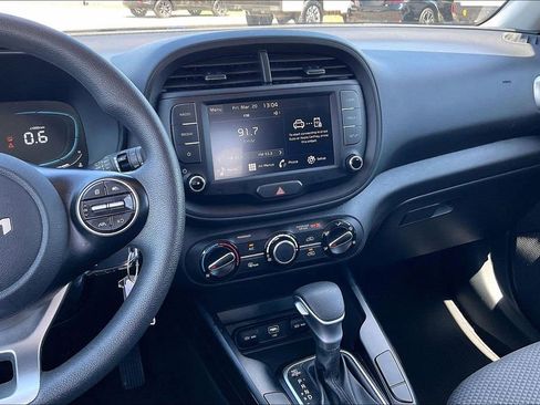 Used 2025 Kia Soul LX w/ LX Technology Package image 9