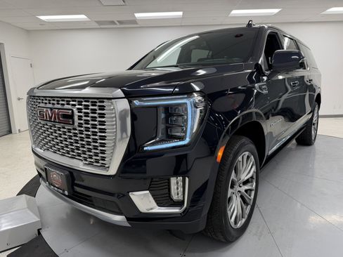 Used 2021 GMC Yukon XL Denali image 3
