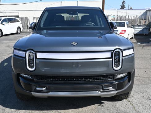 Used 2023 Rivian R1T Adventure image 3