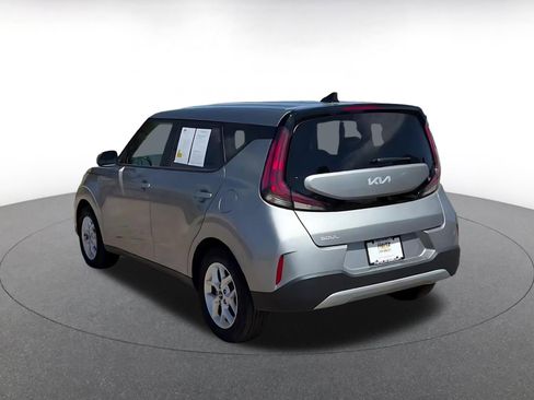 Used 2025 Kia Soul LX w/ LX Technology Package FWD image 9