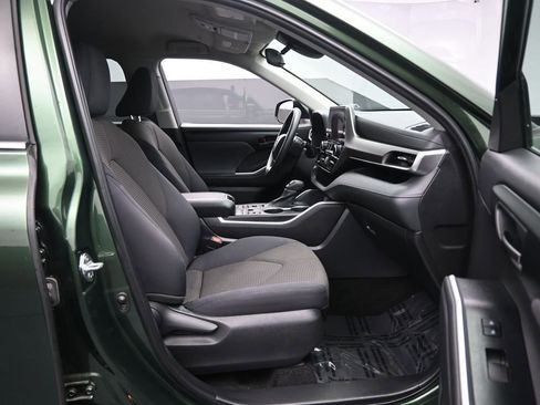 Used 2023 Toyota Highlander L image 33