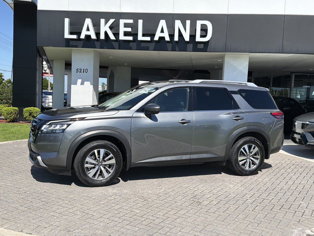 Used 2023 Nissan Pathfinder SL w/ Lighting Package (N92) AWD/4WD image 2
